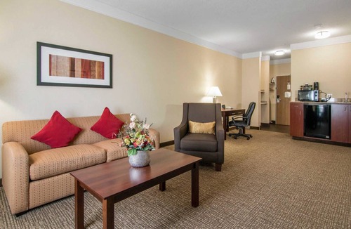 Albany Hotel | Comfort Suites Linn County