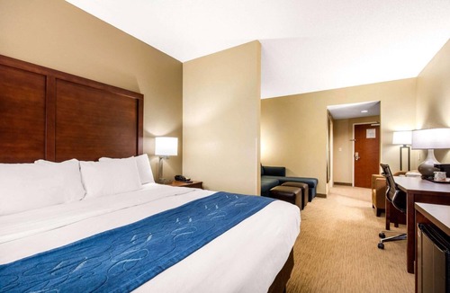 Manchester Hotel | Comfort Suites Manchester near Arnold AFB