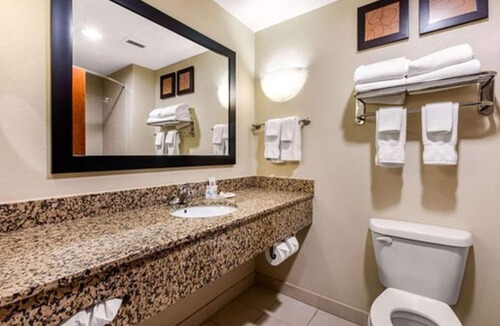 Manchester Hotel | Comfort Suites Manchester near Arnold AFB
