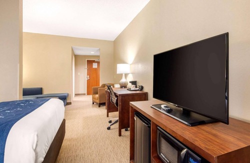 Manchester Hotel | Comfort Suites Manchester near Arnold AFB