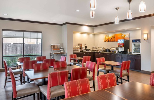 Manhattan Hotel | Comfort Suites Manhattan