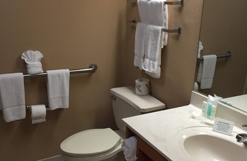 Colonial Heights Hotel | Comfort Suites South Park