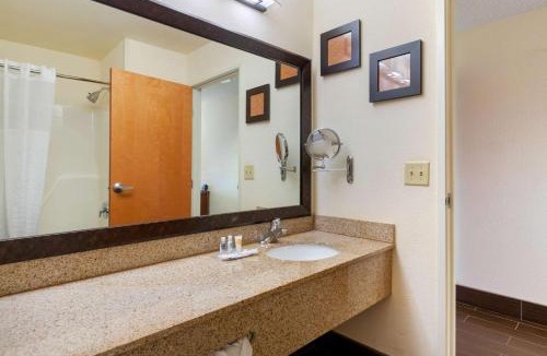 Stevensville Hotel | Comfort Suites Stevensville - St Joseph