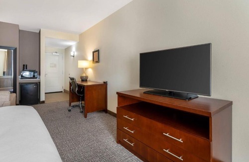 Woodland Hotel | Comfort Suites Woodland - Sacramento Airport