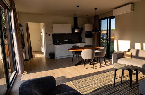 Lattrop House | Comfortable Hofvilla Amalia for 4 pers. with two bedrooms, a cozy living area and a private outdoor hot tub.