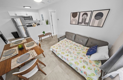 Lake Ridge Apartment | Comfortable 1 Bedroom Apt w/2 Queens, Sofa Bed & Pool Access