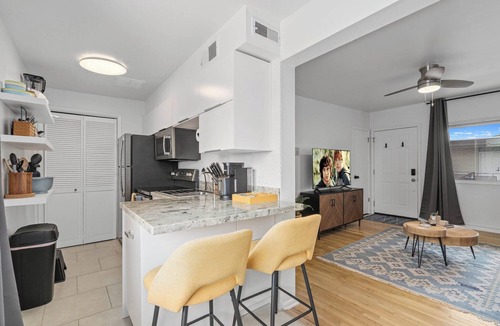South Salt Lake Apartment | Comfortable 1-bedroom condo in Salt Lake with AC with screaming Wi-Fi
