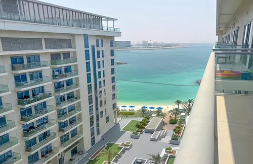 Ras Al Khaimah Apartment | Comfortable 1-bedroom Apartment with king-size bed