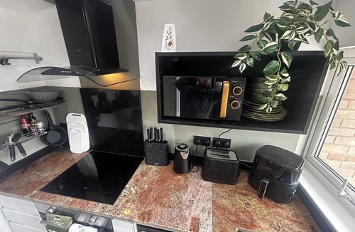 Chester Apartment | Comfortable 1-bed Chester Apartment with Parking & Full Kitchen, Home from Home