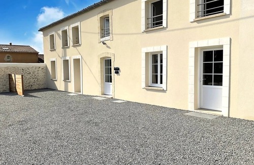 Anglade Apartment | Comfortable 1 bedroom apartment in the heart of the Blayais, ideal for workers/travellers