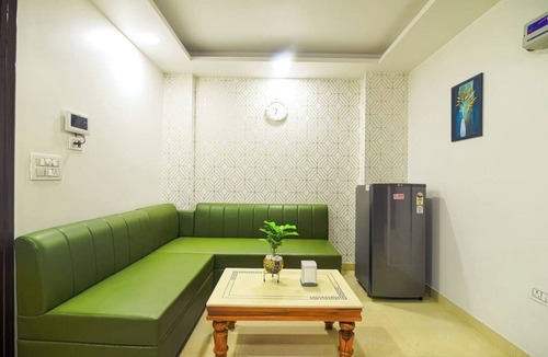 Gurugram Apartment | Comfortable 1 Bhk Serviced Apartment w/Hill view
