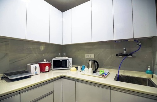 Gurugram Apartment | Comfortable 1 Bhk Serviced Apartment w/Hill view