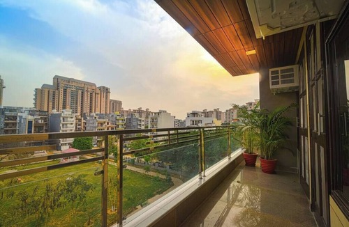 Gurugram Apartment | Comfortable 1 Bhk Serviced Apartment w/Hill view