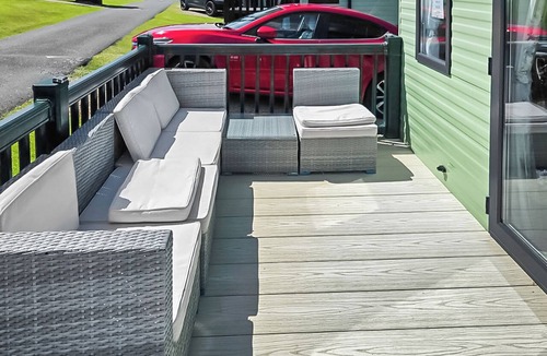 Hexham House | Comfortable 12ft-wide caravan with one double and two twin.