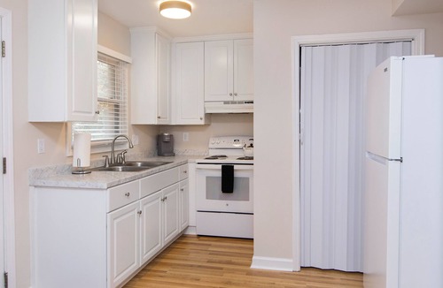 Ponderosa - Wingate Apartment | Comfortable 1BR Apartment Near Uptown