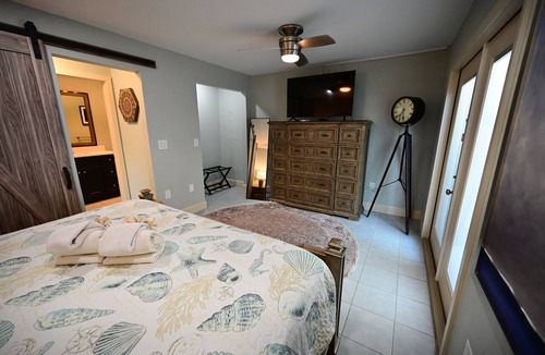Sanibel Hotel | Comfortable 1BR hotel suite in beautiful Sanibel including bikes & beach gear