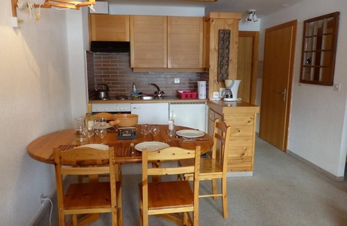 Grimentz Apartment | Comfortable 2 1/2-room apartment for 4 persons : living room - 1 alcove with 2 bunk beds - 1 room w