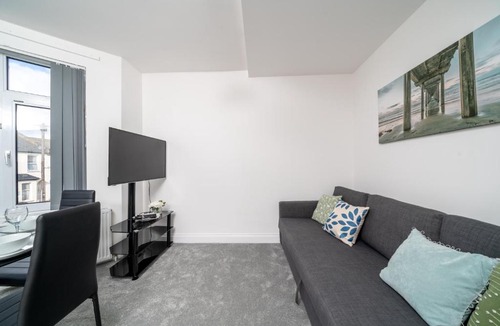 Haringey Apartment | Comfortable 2-Bed Home with Spacious Layout, Walk Tube and Local Shops