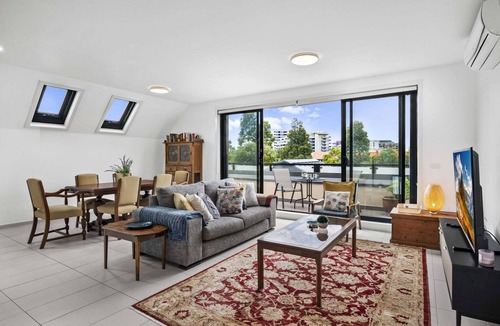 Footscray Apartment | Comfortable 2 Bed Stay with Parking