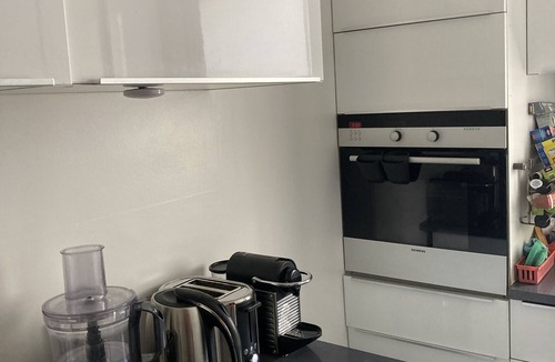 15th Arrondissement Apartment | Comfortable 2 bed top floor apartment. Air conditioning. Paris 15 e.
