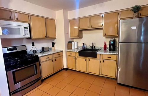 North Chicago House | Comfortable 2 bedroom house near Great Lakes Navy Base ideal for families