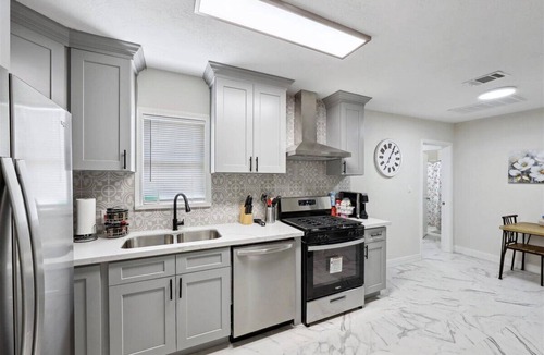 Bridge City House | Comfortable 2-Bedroom Rental in Bridge City
