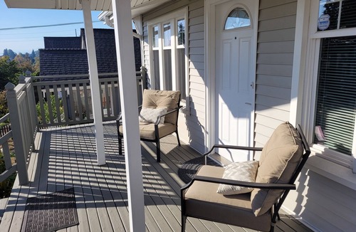 Phinney Ridge House | Comfortable 2-bedroom, 2 decks, walking neighborhood, & minutes to downtown.