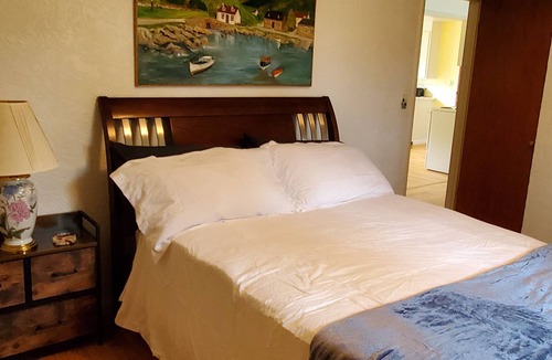 Southeast Eugene House | Comfortable 2 bedroom close to U of Oregon, downtown, buses, shops & hospitals.