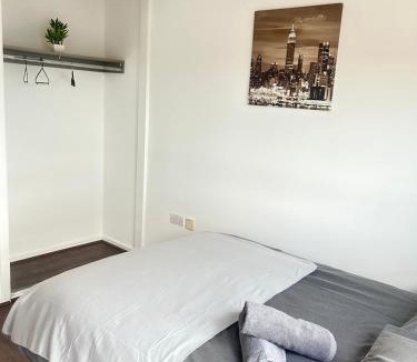 Moffat Apartment | Comfortable 2-Bedroom Flat close Etihad and Coop Live