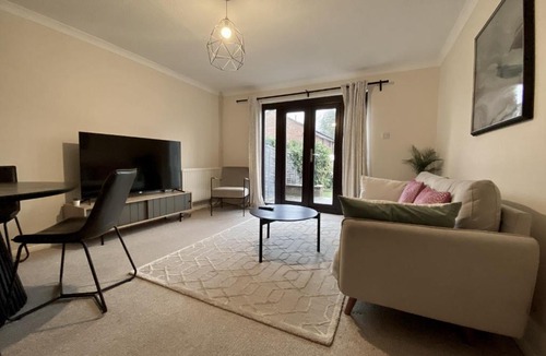 Bracknell House | Comfortable 2 Bedroom House in Bracknell