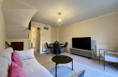 Bracknell House | Comfortable 2 Bedroom House in Bracknell