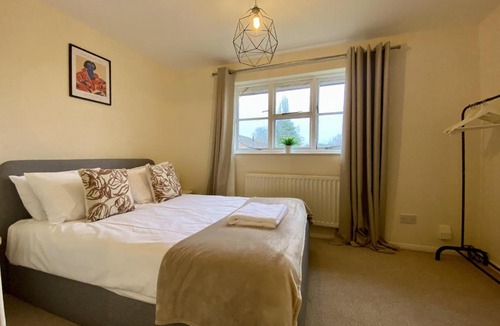 Bracknell House | Comfortable 2 Bedroom House in Bracknell