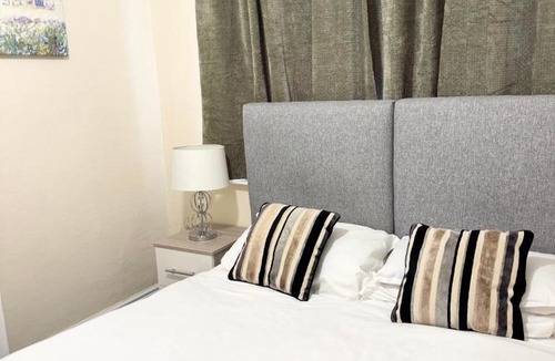 Barking Apartment | Comfortable 2-BR House in Barking -Free Parking