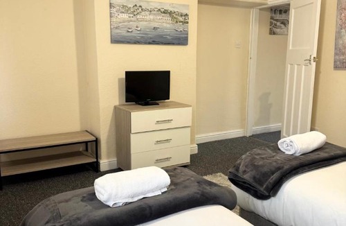 Barking Apartment | Comfortable 2-BR House in Barking -Free Parking
