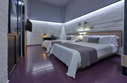 Historic Center Hotel | Comfortable 2 Queen Bed Stay Near Zócalo & Mexico City Landmarks