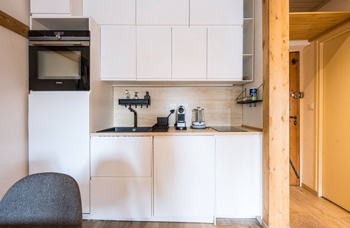 Le Cret Apartment | Comfortable 2-room, near center, 5 min to slopes