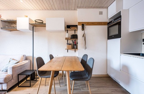 Le Cret Apartment | Comfortable 2-room, near center, 5 min to slopes