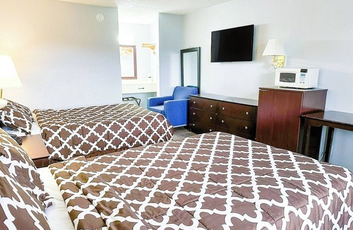 Madisonville Hotel | Comfortable 2 Units with 2 Full Beds for Families Near Local Parks