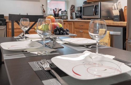 Croton-on-Hudson Apartment | Comfortable 2bd - Convenience & Style - 45min to NYC - Great Food