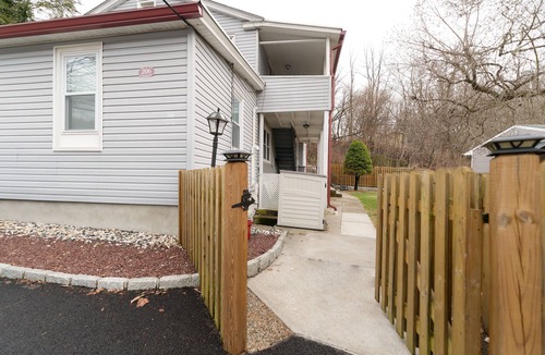 Croton-on-Hudson Apartment | Comfortable 2bd - Convenience & Style - 45min to NYC - Great Food