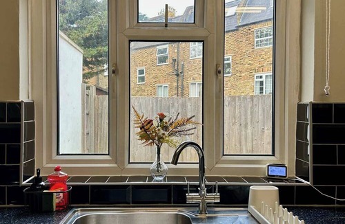 Lewisham Apartment | Comfortable 2BDR House near Surrey Quays and River