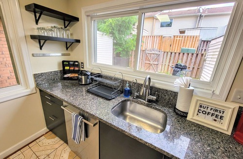 Herndon House | Comfortable 2BDR/2BATH TownHome near Dulles Airport, Metro, Fast Gigabit WiFi