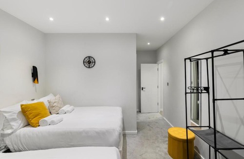 Finchley Church End Apartment | Comfortable 2Bed 2Bath Flat with Great Access