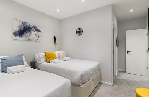 Finchley Church End Apartment | Comfortable 2Bed 2Bath Flat with Great Access