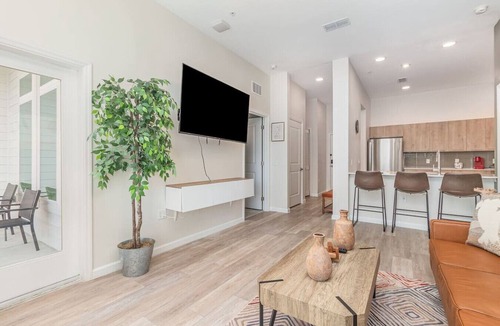 Florida Center Apartment | Comfortable 2BR Mins to Universal & More