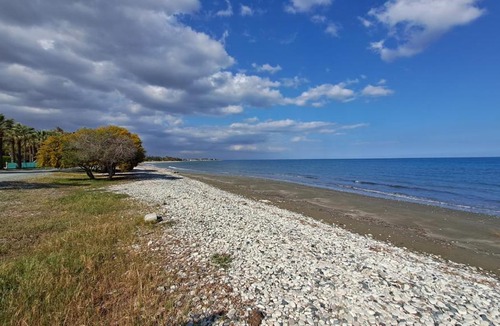 Pervolia Apartment | Comfortable 2BR Seaside House & Free Parking