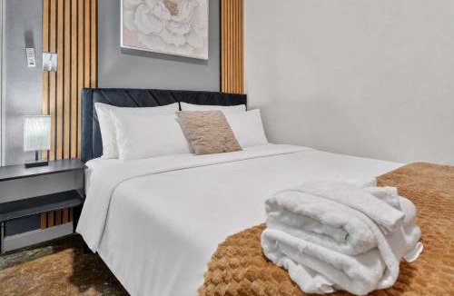 River Market Apartment | Comfortable 2BR Stay with WiFi in Kansas