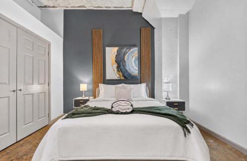River Market Apartment | Comfortable 2BR Stay with WiFi in Kansas