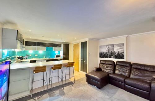 Vincent Square Apartment | Comfortable 2BR Westminster Apartment