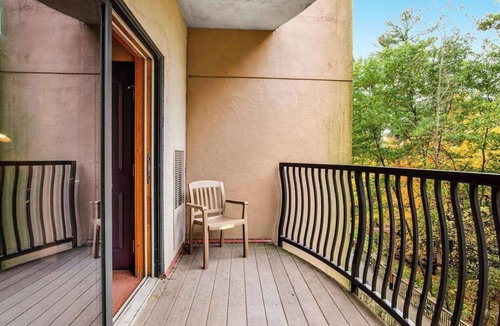 Wisconsin Dells Condo | Comfortable 2nd-floor studio with balcony